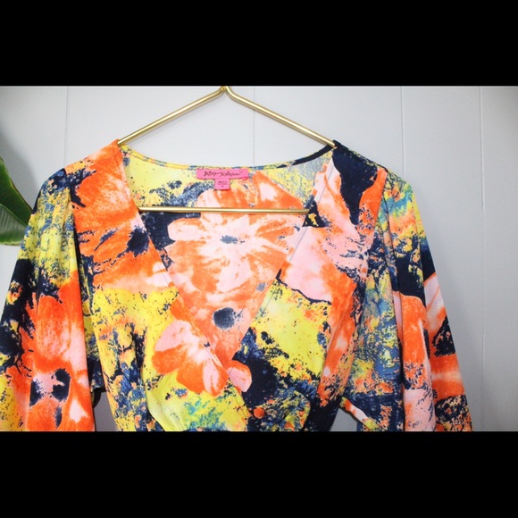 â˘BETSEY JOHNSON⢠Kimono V-Neck Bell Sleeve Top - Picture 2 of 7